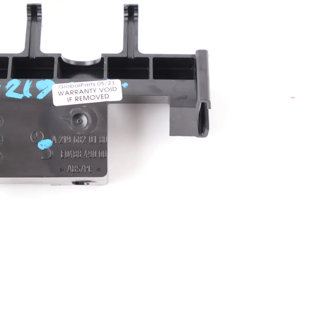 Mercedes CLS W219 Support de console centrale Support - SKU A2196820180 - Numéro de pièce A2196820180