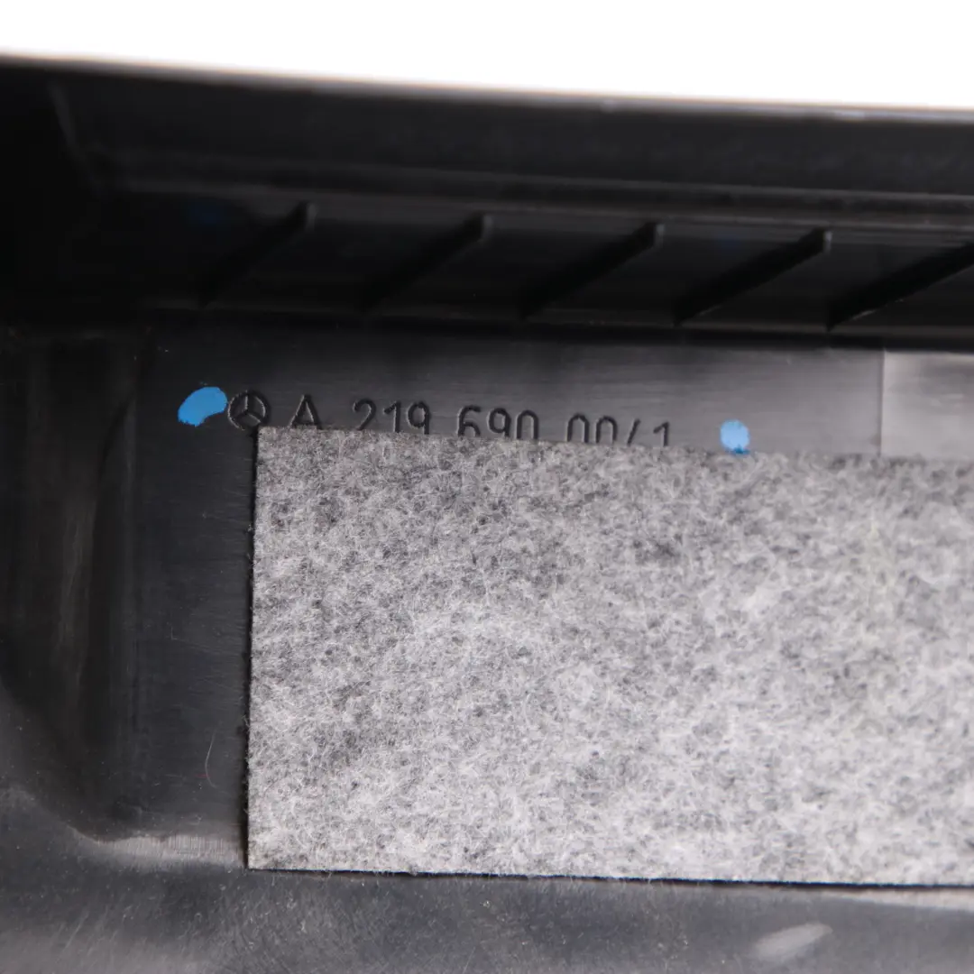 Mercedes W219 Tapa panel embellecedor maletero Borde carga Negro - SKU A2196900041 - Número de pieza A2196900041