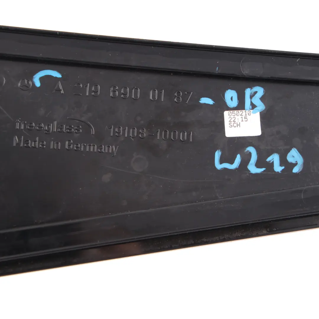W219 Cache montant porte gauche Garniture brillance pour Mercedes CLS à propos du numéro de pièce A2196900187 Mercedes CLS W219 Cache montant porte gauche Garniture brillance - SKU A2196900187 - Numéro de pièce A2196900187