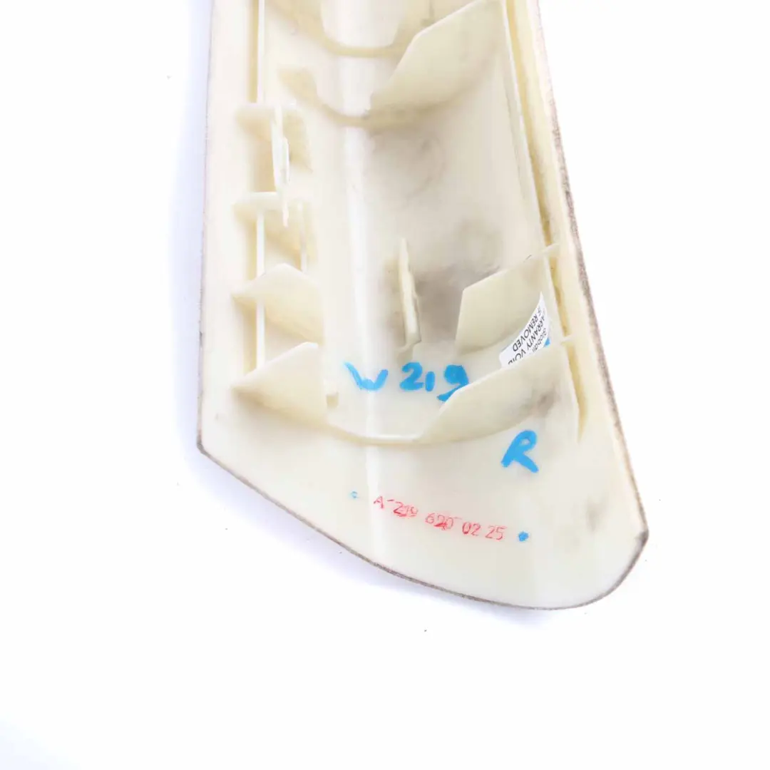 W219 Cache-colonne intérieur du montant A droit beige pour Mercedes à propos du numéro de pièce A2196900225 Mercedes W219 Cache-colonne intérieur du montant A droit beige - SKU A2196900225 - Numéro de pièce A2196900225