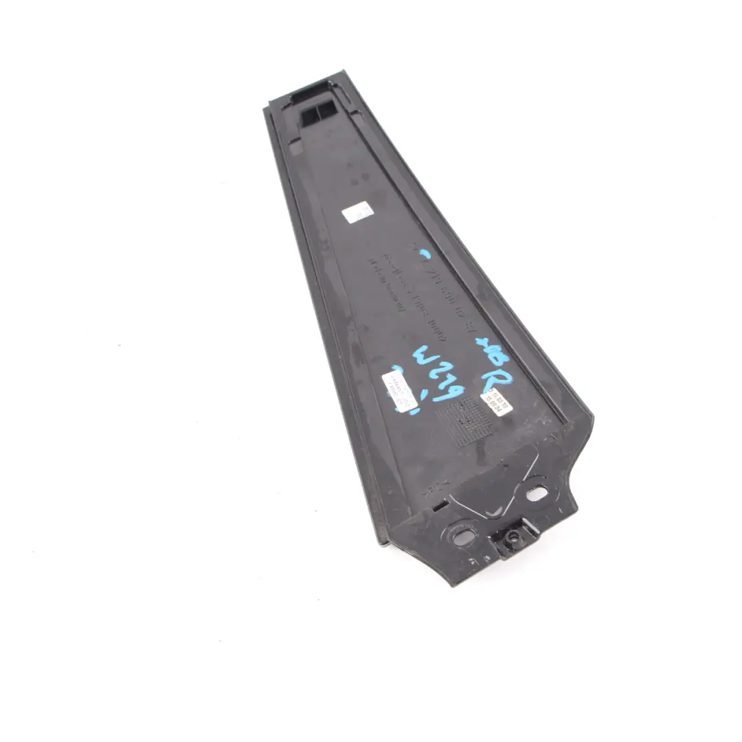 W219 Couvre pilier de porte Colonne Garniture Brillante pour Mercedes CLS à propos du numéro de pièce A2196900287 Mercedes CLS W219 Couvre pilier de porte Colonne Garniture Brillante - SKU A2196900287 - Numéro de pièce A2196900287