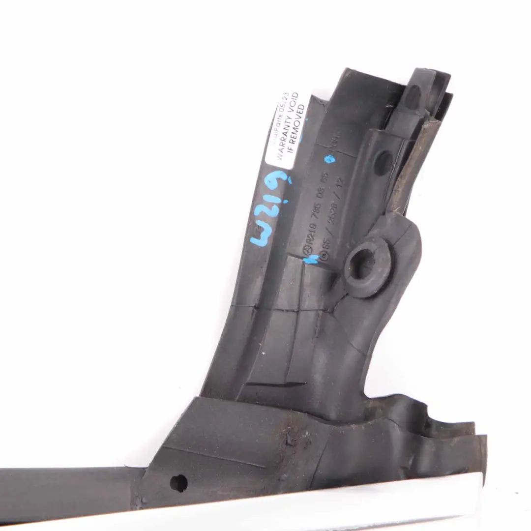 W219 Fenster dichtung Tür hinten links Zierleiste Chrom A2197350365 für Mercedes CLS mit Teilenummer A2196900380 Mercedes CLS W219 Fenster dichtung Tür hinten links Zierleiste Chrom A2197350365 - SKU A2196900380 - Teilenummer A2196900380