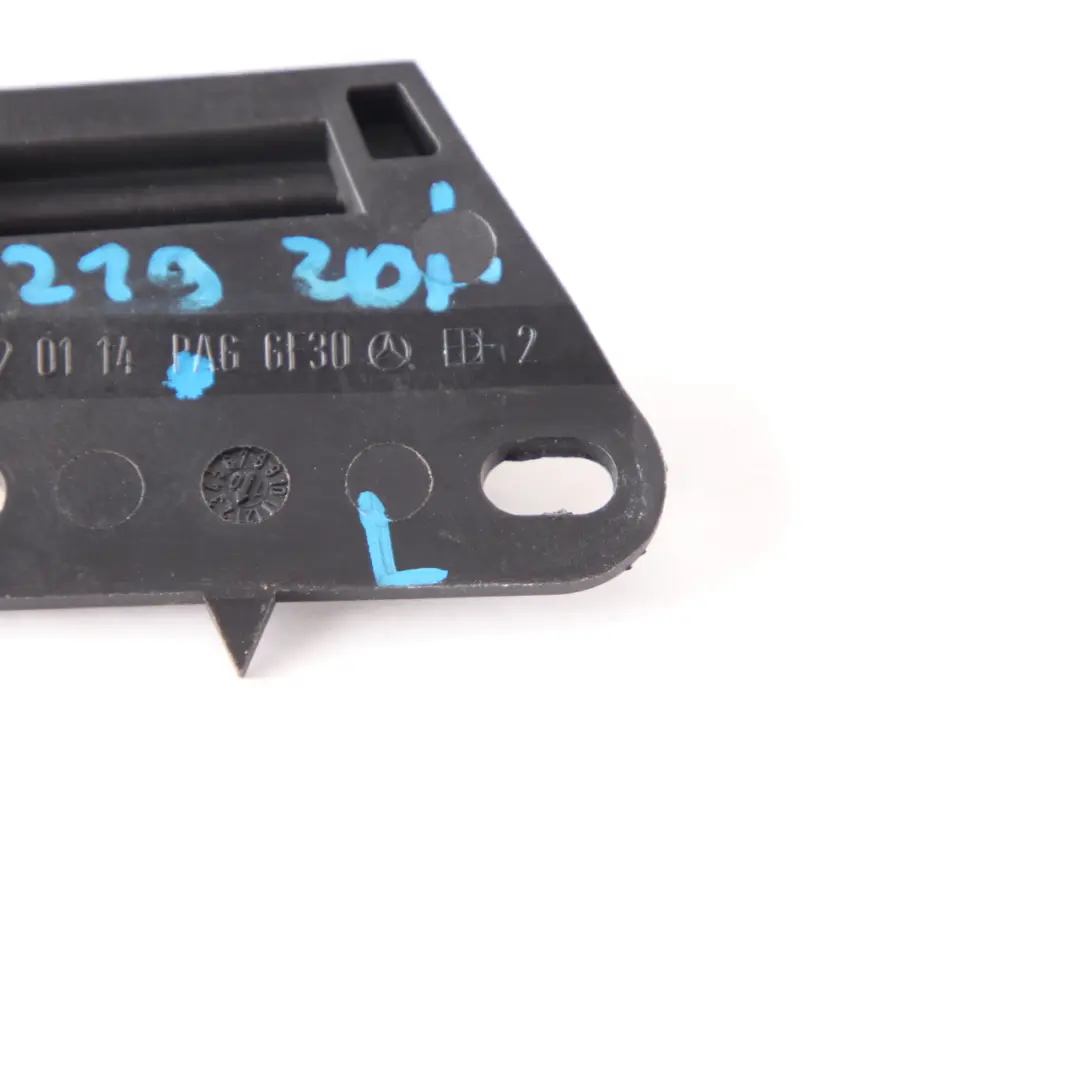 W219 B-Säule Verkleidung Abdeckung Halterung links für Mercedes CLS mit Teilenummer A2196920114 Mercedes CLS W219 B-Säule Verkleidung Abdeckung Halterung links - SKU A2196920114 - Teilenummer A2196920114