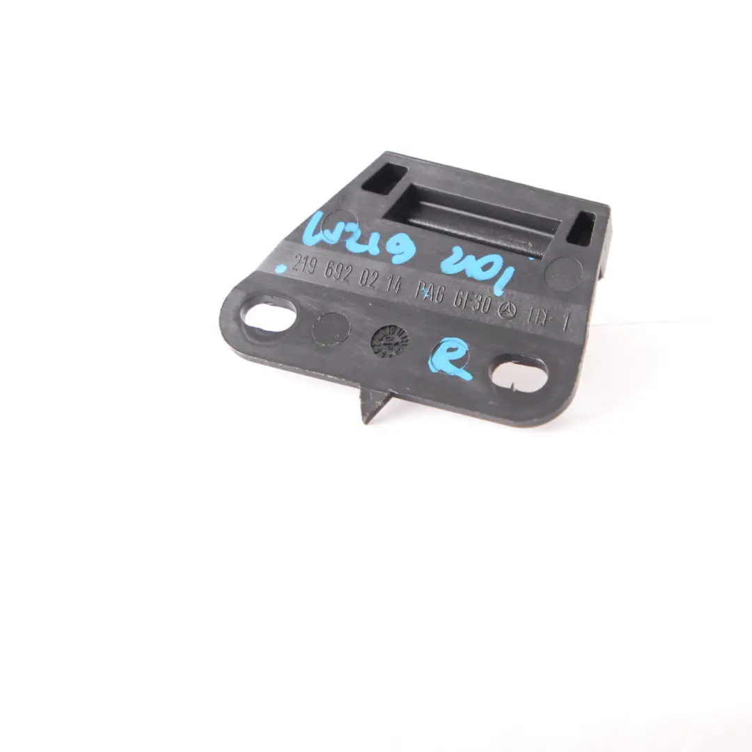 W219 Cache montant B Support droit pour Mercedes CLS à propos du numéro de pièce A2196920214 Mercedes CLS W219 Cache montant B Support droit - SKU A2196920214 - Numéro de pièce A2196920214