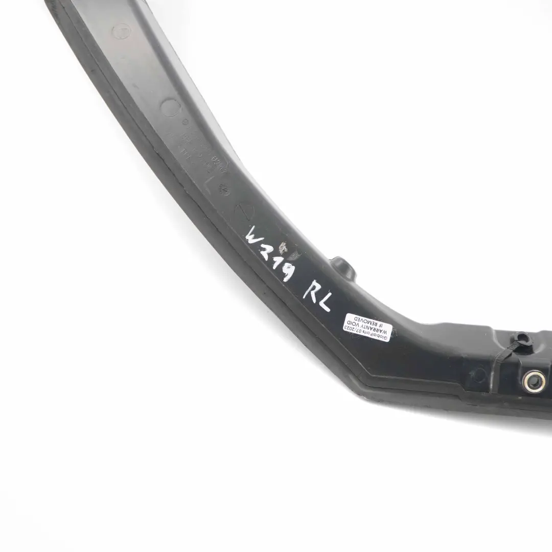 W219 Vano bagagli Pannello di copertura sinistro per Mercedes CLS con numero di parte A2196930217 Mercedes CLS W219 Vano bagagli Pannello di copertura sinistro - SKU A2196930217 - Numero di parte A2196930217