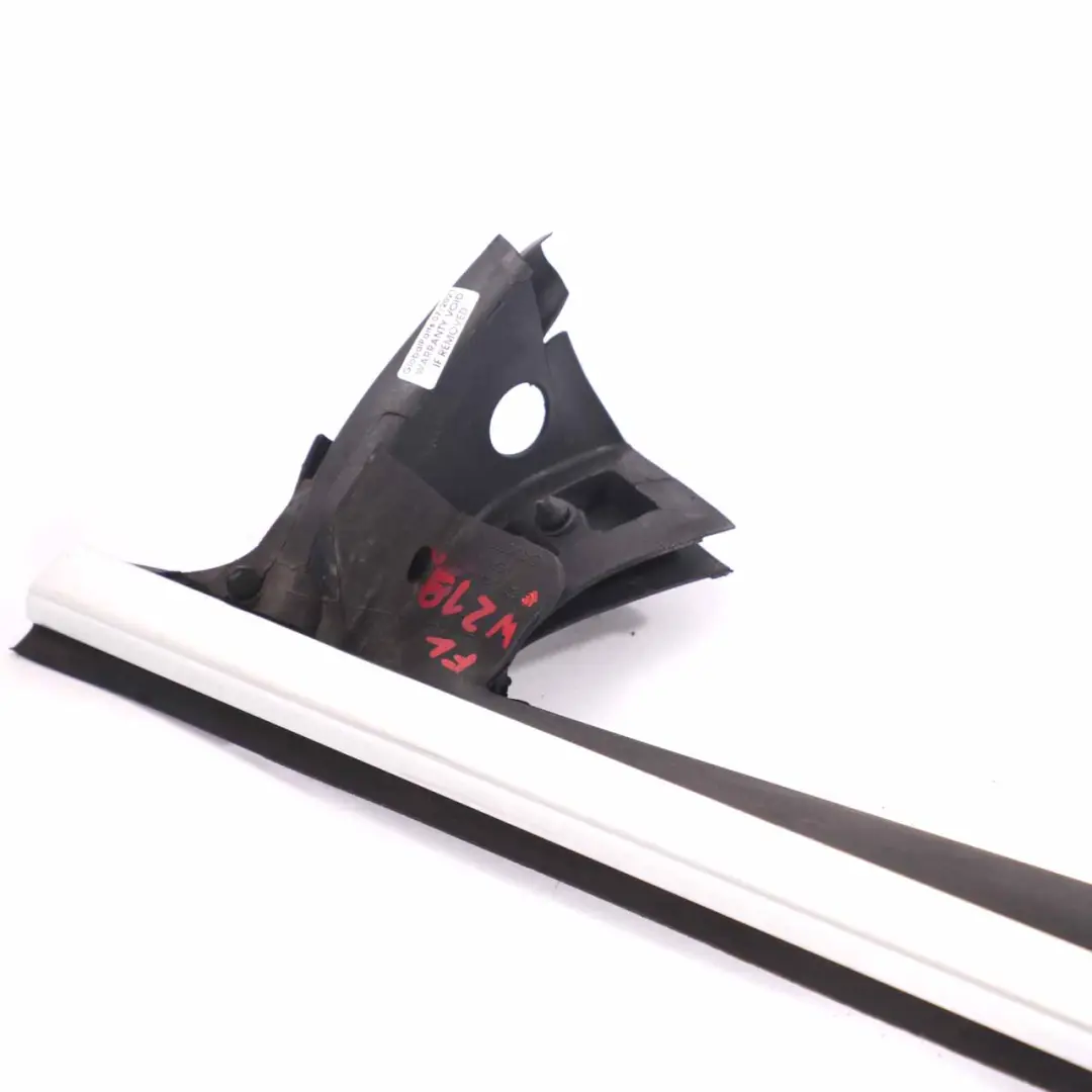 W219 Fenster dichtung Tür vorne links Zierleiste Chrom A2197250565 für Mercedes CLS mit Teilenummer A2197200124 Mercedes CLS W219 Fenster dichtung Tür vorne links Zierleiste Chrom A2197250565 - SKU A2197200124 - Teilenummer A2197200124