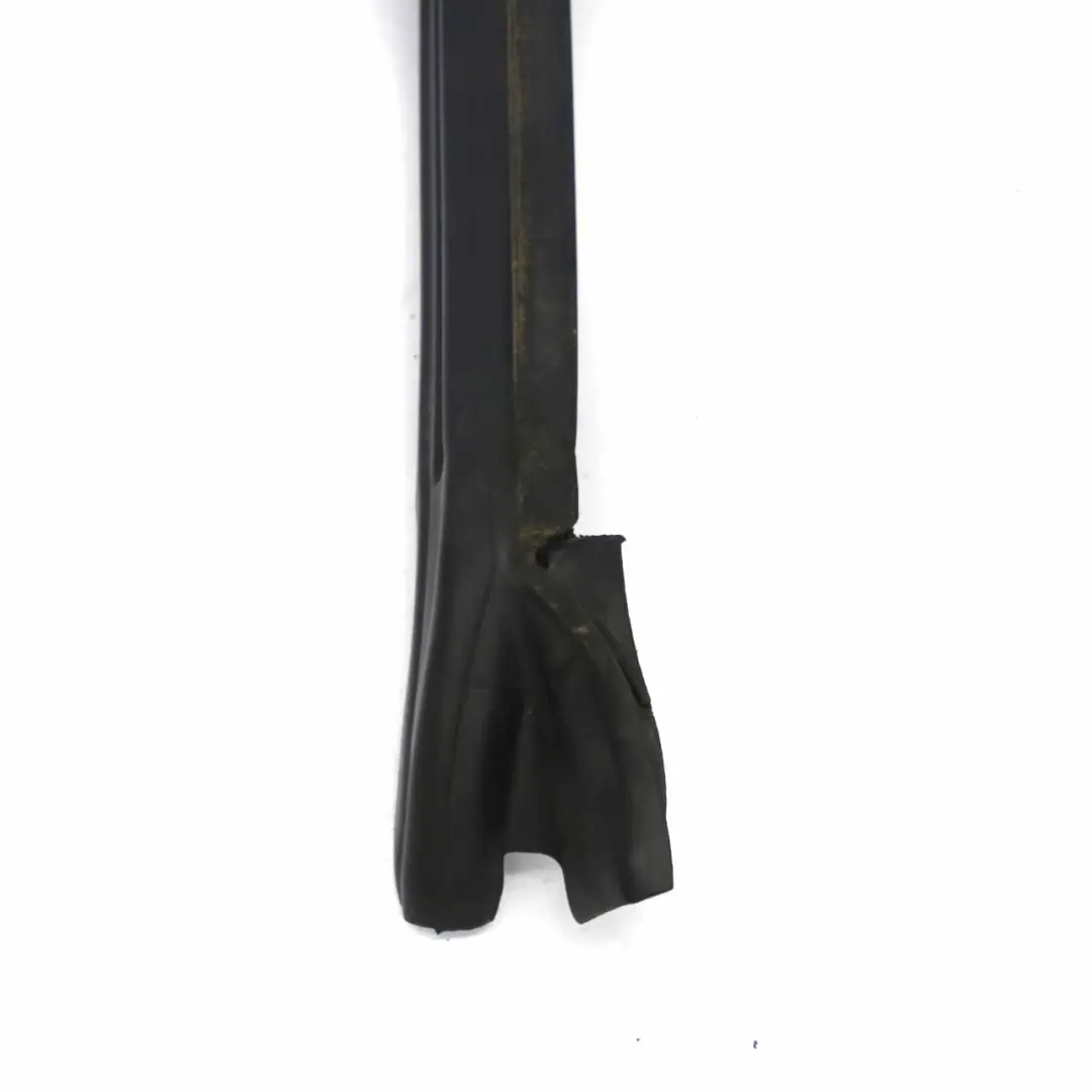 Mercedes C219 Joint vitre porte avant gauche Joint cadre guidage - SKU A2197200154 - Numéro de pièce A2197200154