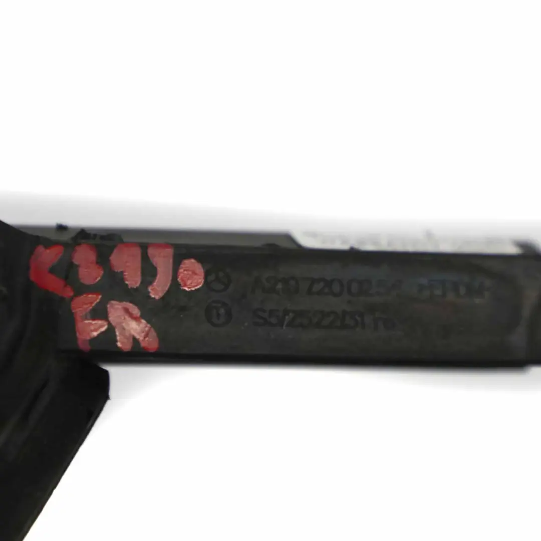 Türfensterdichtung Vorne Rechts Führungsrahmen für Mercedes C219 mit Teilenummer A2197200254 Mercedes C219 Türfensterdichtung Vorne Rechts Führungsrahmen - SKU A2197200254 - Teilenummer A2197200254