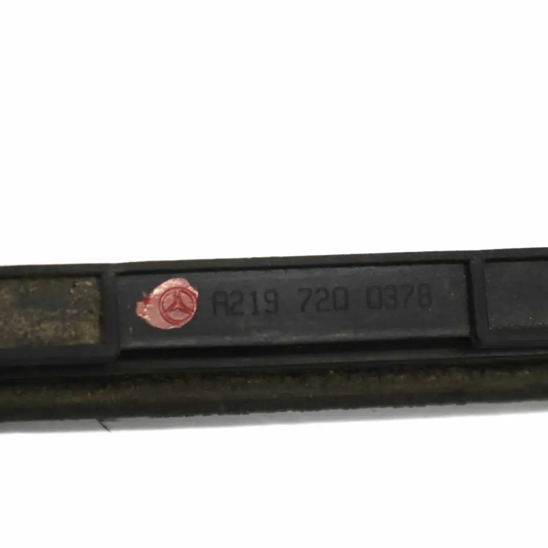 Joint de porte avant gauche droite pour Mercedes C219 à propos du numéro de pièce A2197200378 Mercedes C219 Joint de porte avant gauche droite - SKU A2197200378 - Numéro de pièce A2197200378