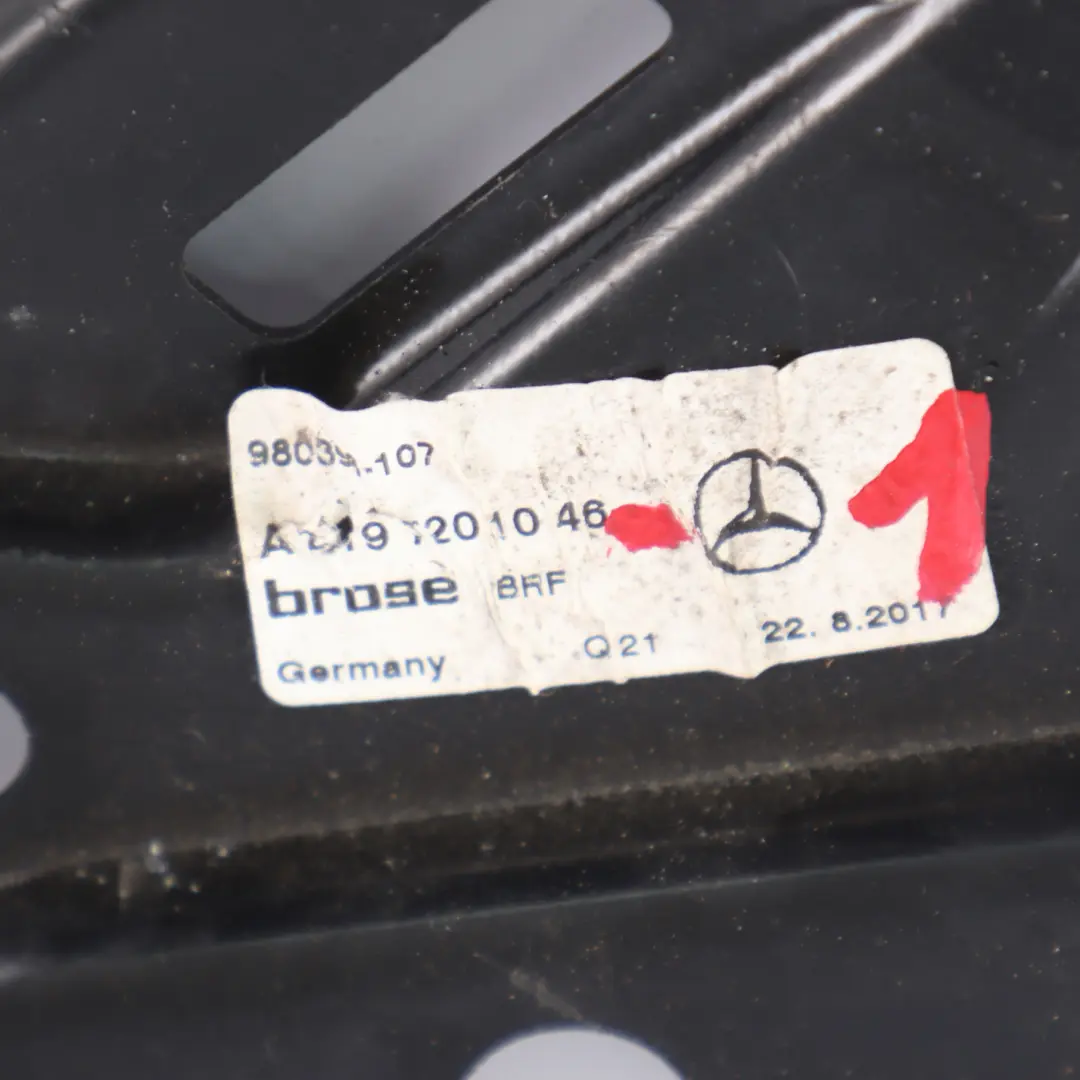 W219 Alzacrali Porta Anteriore Destra Motore Regolatore A2197200846 per Mercedes CLS con numero di parte A2197201046 Mercedes CLS W219 Alzacrali Porta Anteriore Destra Motore Regolatore A2197200846 - SKU A2197201046-1 - Numero di parte A2197201046