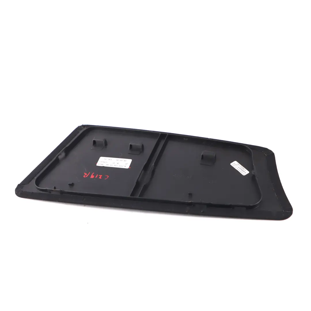 Tapa Tarjeta de Puerta Delantera Izquierda Negro para Mercedes W251 con número de pieza A2197201948 Mercedes W251 Tapa Tarjeta de Puerta Delantera Izquierda Negro - SKU A2197201948 - Número de pieza A2197201948