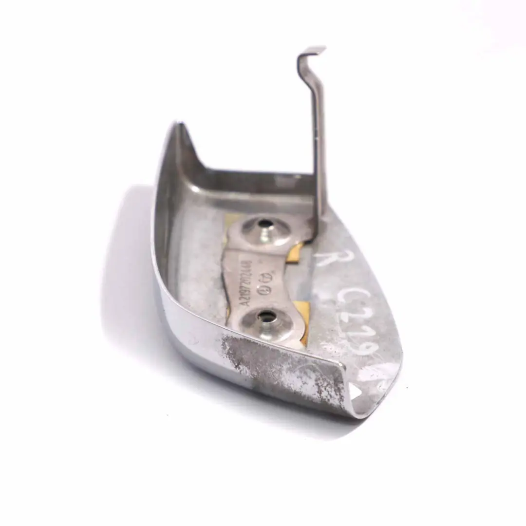 Door Trim anteriore destro Pannello copertura cromato per Mercedes C219 con numero di parte A2197202448 Mercedes C219 Door Trim anteriore destro Pannello copertura cromato - SKU A2197202448 - Numero di parte A2197202448