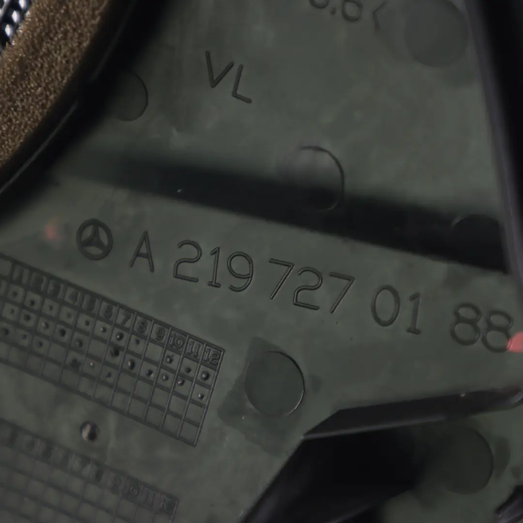 Couvercle du haut-parleur Mercedes C219 Carte porte garniture avant gauche noire pour à propos du numéro de pièce A2197270188 Couvercle du haut-parleur Mercedes C219 Carte porte garniture avant gauche noire - SKU A2197270188 - Numéro de pièce A2197270188