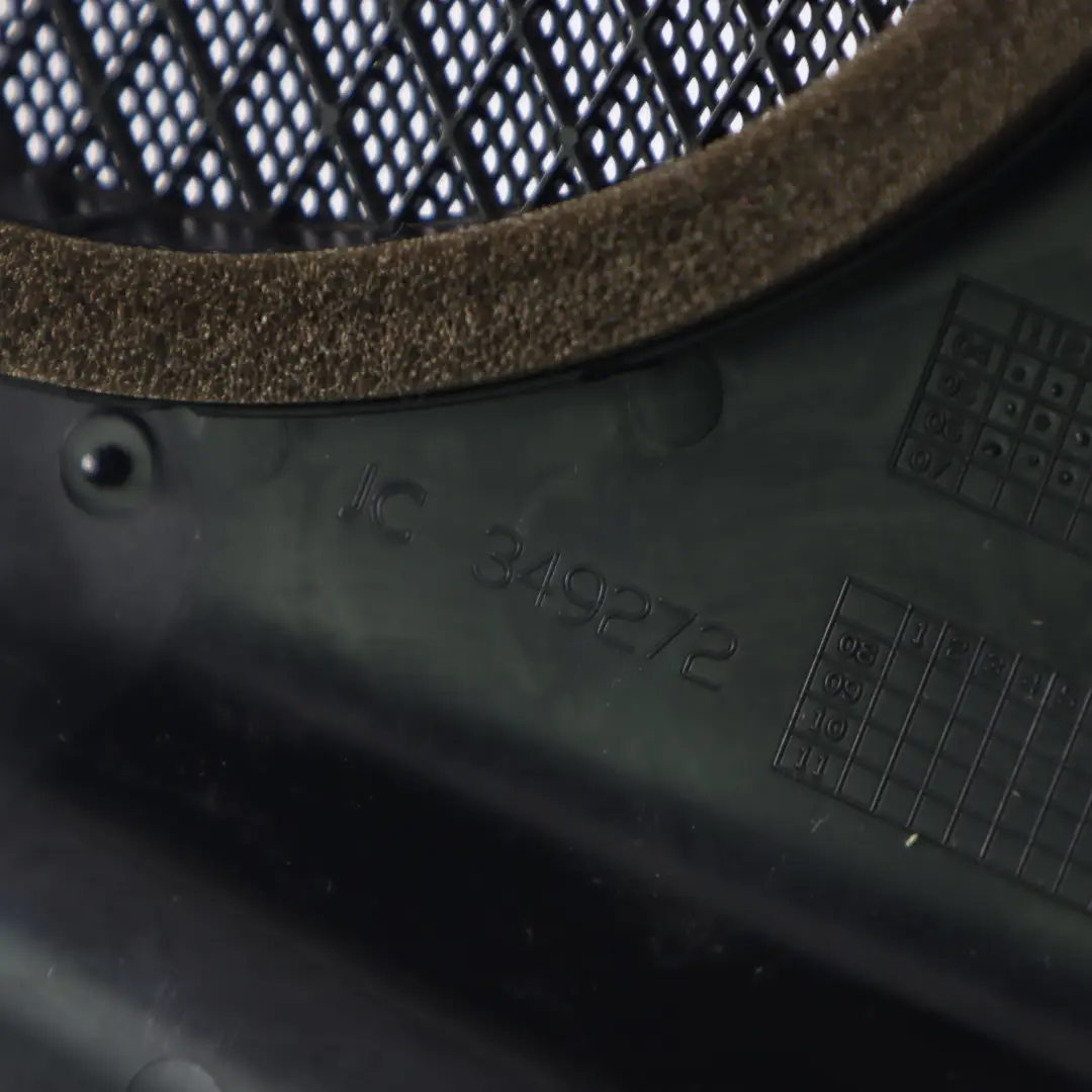 Osłona Głośnika Drzwi Przednie Lewe Czarna do Mercedes C219 o numerze A2197270188 Mercedes C219 Osłona Głośnika Drzwi Przednie Lewe Czarna - SKU A2197270188 - Numer Części A2197270188