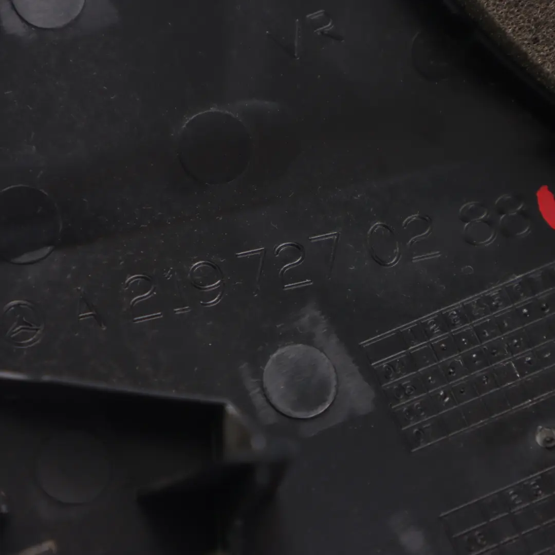 Couvercle du haut-parleur Mercedes C219 Carte porte garniture avant droite noire pour à propos du numéro de pièce A2197270288 Couvercle du haut-parleur Mercedes C219 Carte porte garniture avant droite noire - SKU A2197270288 - Numéro de pièce A2197270288