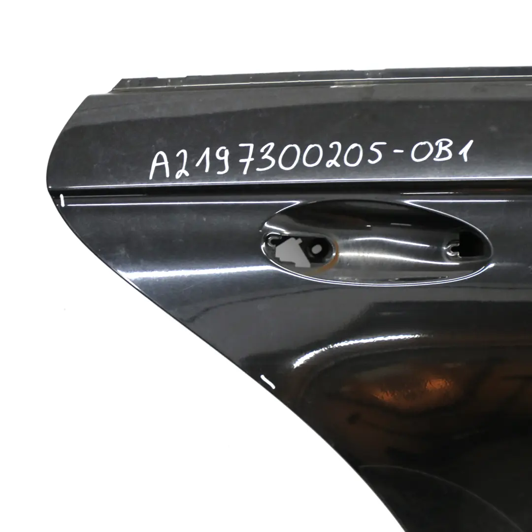 W219 CLS Puerta Trasera Derecha Negro Obsidiana Metalizado - 197 para Mercedes con número de pieza A2197300205 Mercedes W219 CLS Puerta Trasera Derecha Negro Obsidiana Metalizado - 197 - SKU A2197300205-OB1 - Número de pieza A2197300205