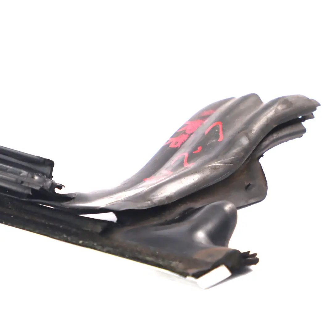 Listwa Uszczelka Szyby Drzwi Tylna Prawa do Mercedes C219 o numerze A2197300224 Mercedes C219 Listwa Uszczelka Szyby Drzwi Tylna Prawa - SKU A2197300224 - Numer Części A2197300224