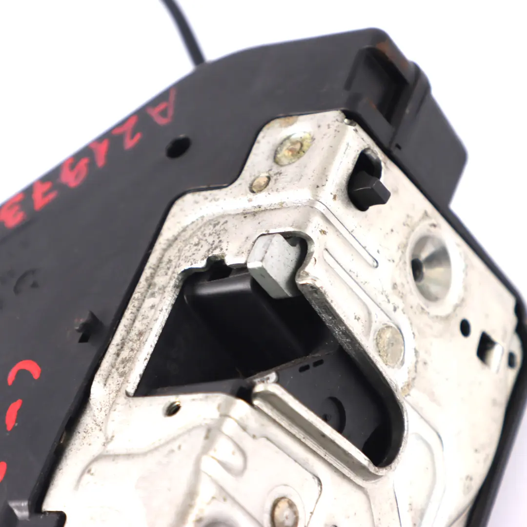 W219 Moteur de verrouillage de porte arrière droite pour Mercedes CLS à propos du numéro de pièce A2197300235 Mercedes CLS W219 Moteur de verrouillage de porte arrière droite - SKU A2197300235 - Numéro de pièce A2197300235