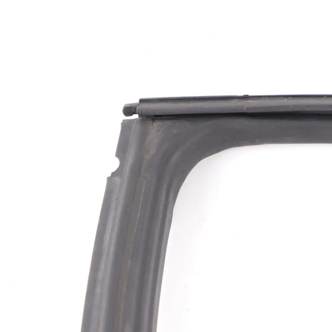 W219 Joint d Porte Fenêtre Guide Arrière Gauche Sealing pour Mercedes CLS à propos du numéro de pièce A2197300778 Mercedes CLS W219 Joint d Porte Fenêtre Guide Arrière Gauche Sealing - SKU A2197300778 - Numéro de pièce A2197300778