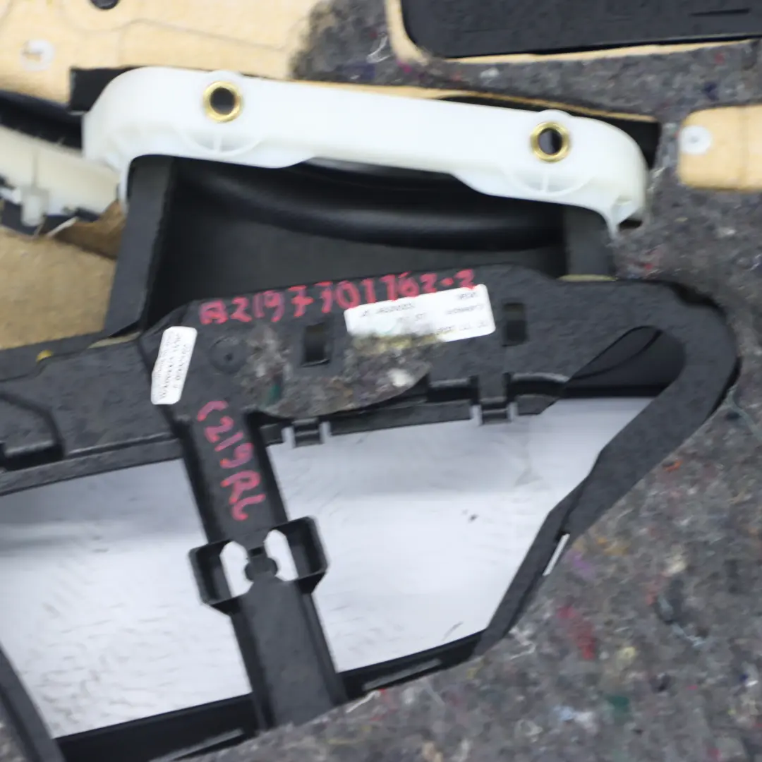 Scheda Porta Mercedes W219 Posteriore Sinistra Rivestimento Porta Pelle Nero per con numero di parte A2197301162 Scheda Porta Mercedes W219 Posteriore Sinistra Rivestimento Porta Pelle Nero - SKU A2197301162-2 - Numero di parte A2197301162