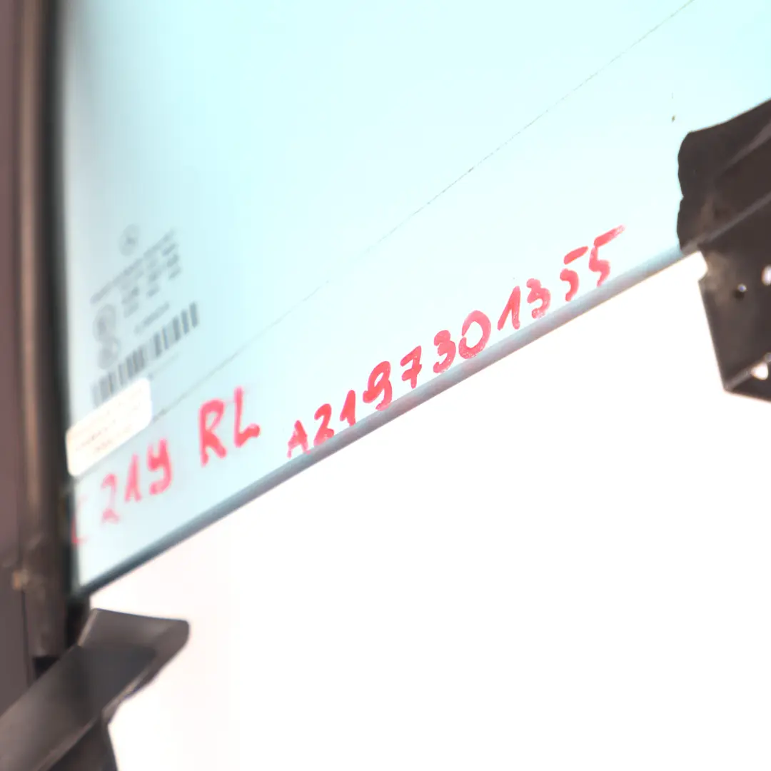 Vitre Fixe Porte Arrière Gauche AS2 pour Mercedes C219 à propos du numéro de pièce A2197301355 Mercedes C219 Vitre Fixe Porte Arrière Gauche AS2 - SKU A2197301355 - Numéro de pièce A2197301355