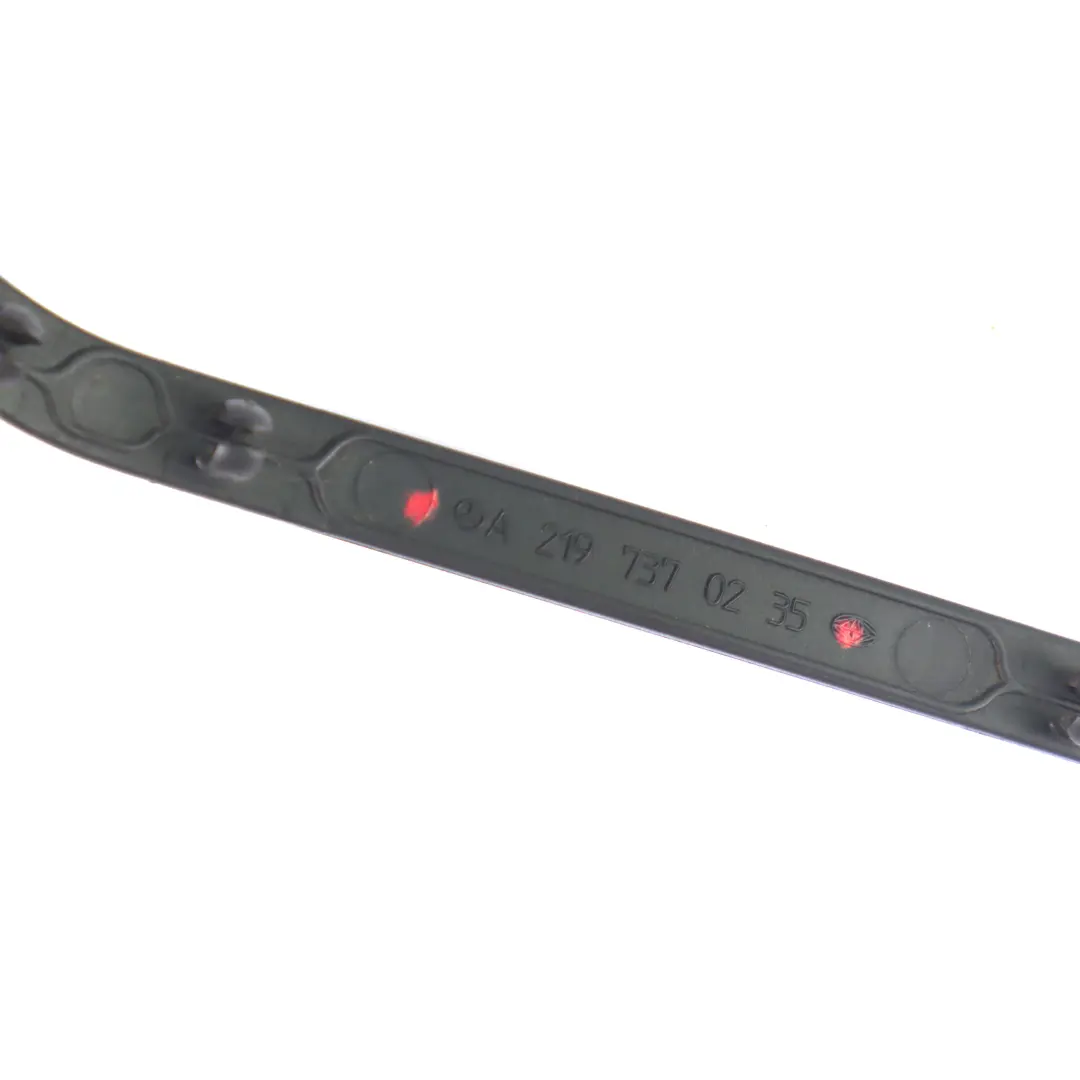 Carril Mercedes C219 Trasera Derecha Puertas Tira Guía para con número de pieza A2197370235 Carril Mercedes C219 Trasera Derecha Puertas Tira Guía - SKU A2197370235 - Número de pieza A2197370235