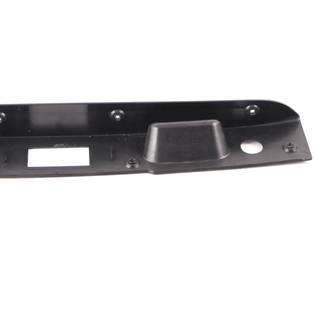 W219 Kofferraum Griff Heckklappe Deckel Verkleidung für Mercedes mit Teilenummer A2197500193 Mercedes W219 Kofferraum Griff Heckklappe Deckel Verkleidung - SKU A2197500193 - Teilenummer A2197500193