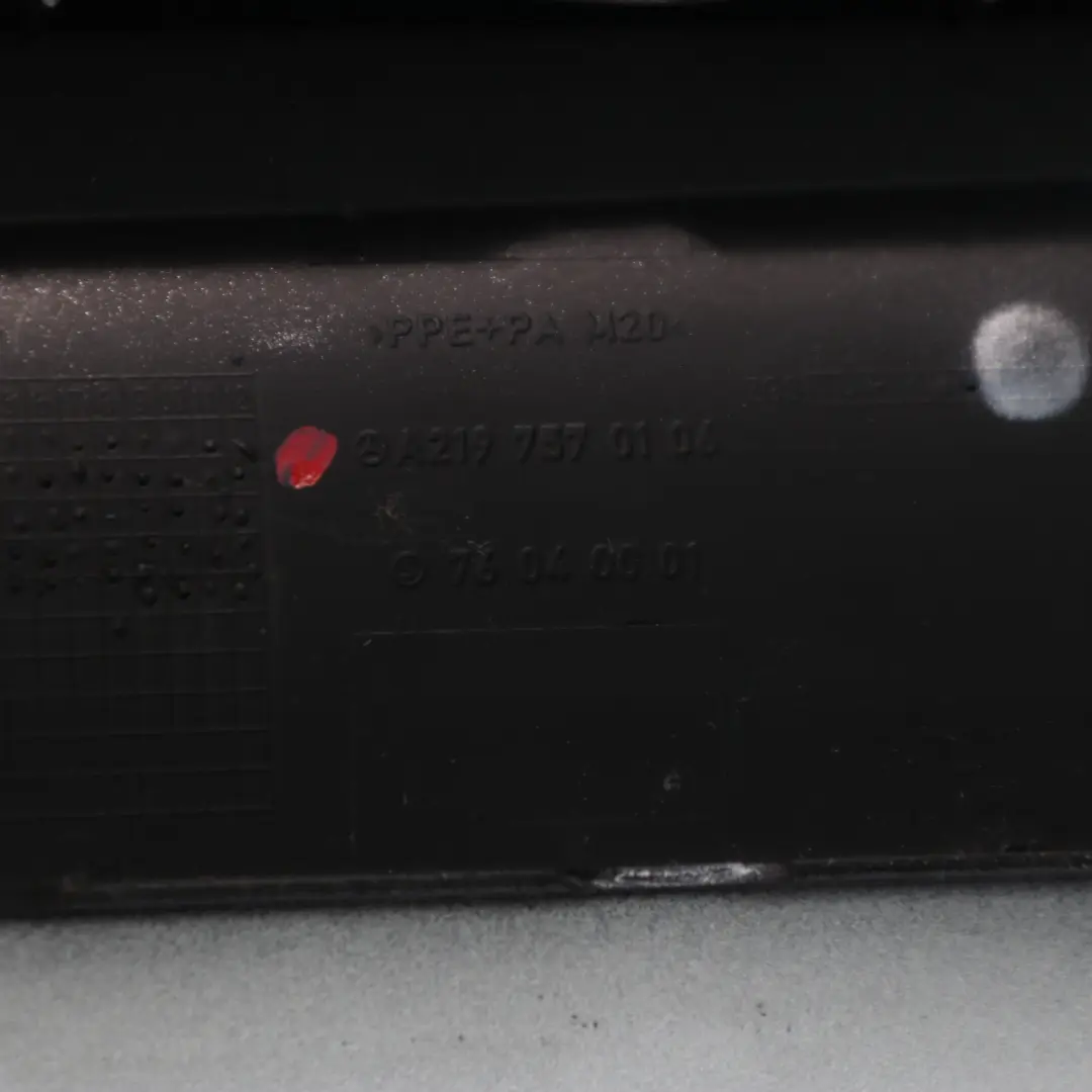 W219 Klapka Wlewu Paliwa do Mercedes CLS o numerze A2197570106 Mercedes CLS W219 Klapka Wlewu Paliwa - SKU A2197570106-IRS - Numer Części A2197570106