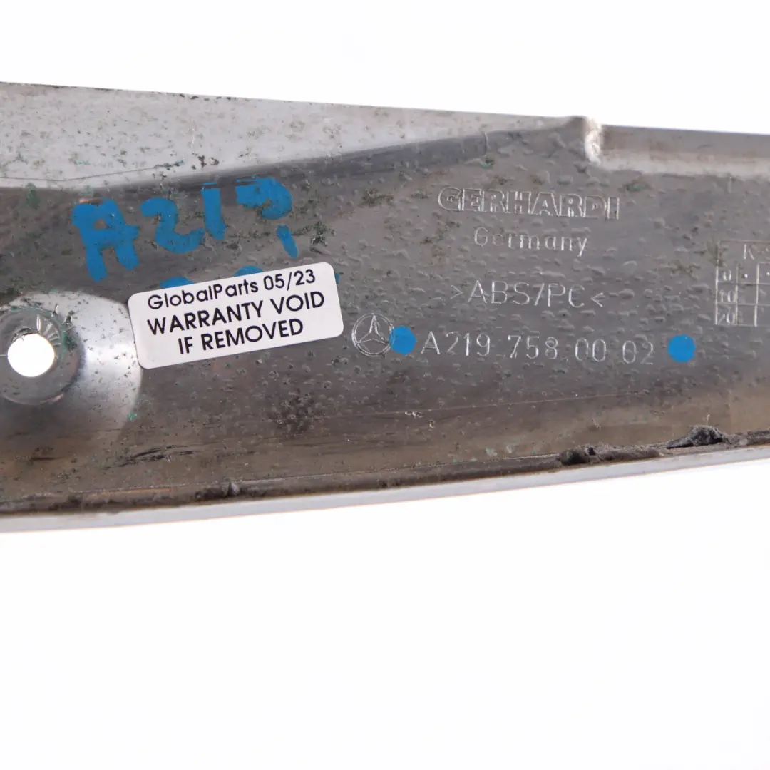 Tapa cromada del tirador portón trasero maletero del coupé para Mercedes W204 Berlina con número de pieza A2197580002 Mercedes W204 Berlina Tapa cromada del tirador portón trasero maletero del coupé - SKU A2197580002 - Número de pieza A2197580002