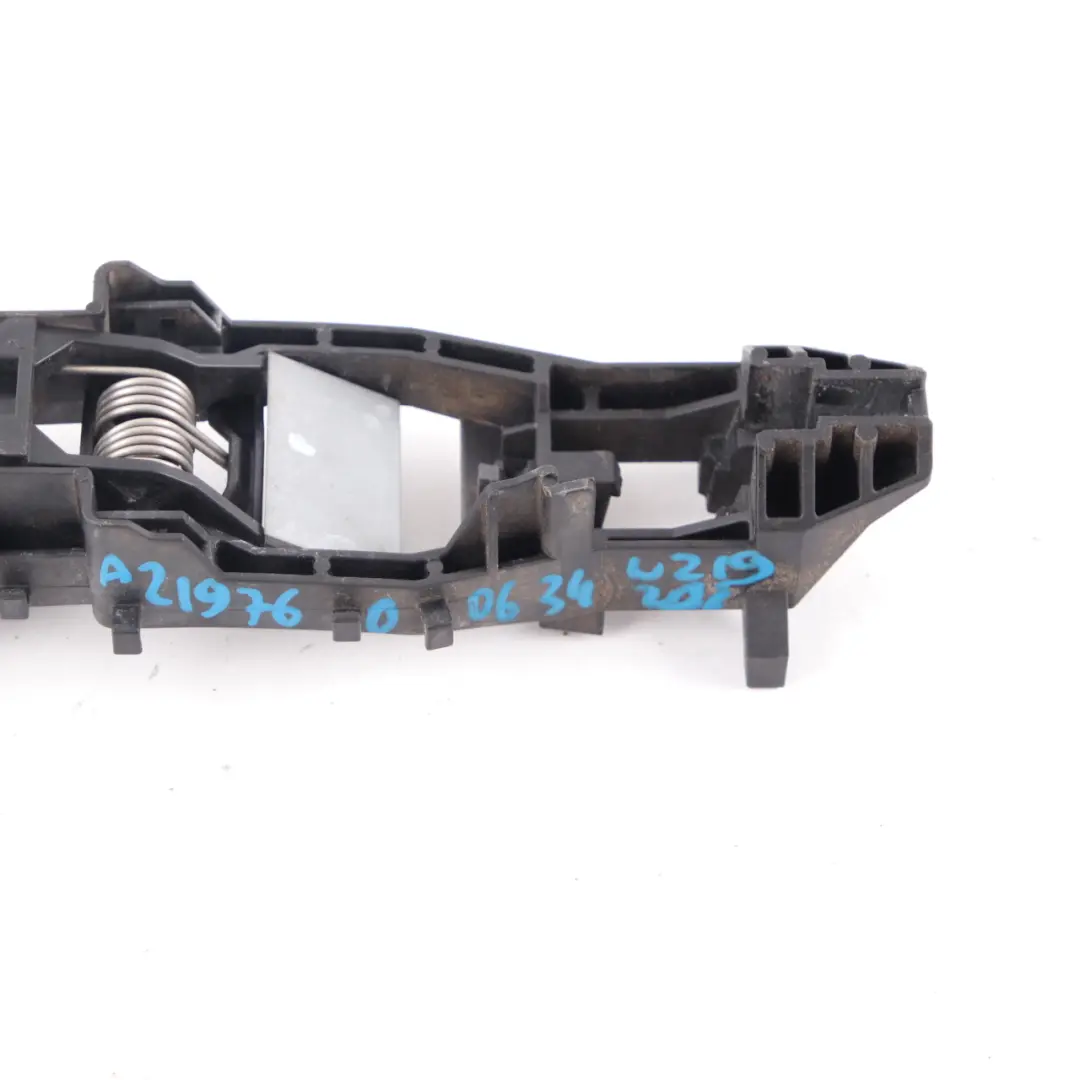 Mercedes W176 Support De Poignée De Porte Arrière Droite A2047601634 - SKU A2197600634 - Numéro de pièce A2197600634