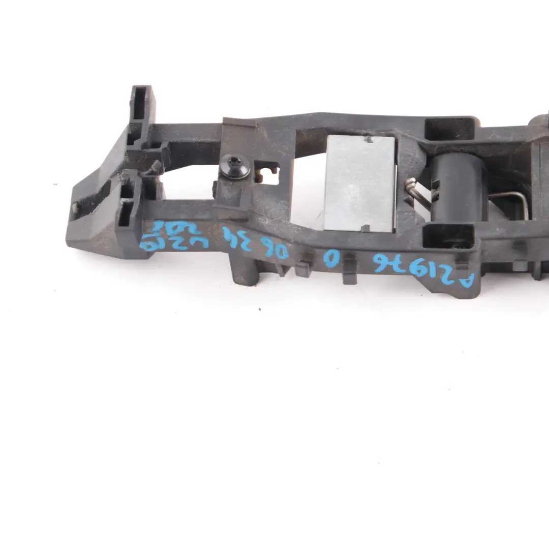 Mercedes W176 Asidero Base Soporte Puerta Trasera Izquierda A2047601634 - SKU A2197600634 - Número de pieza A2197600634