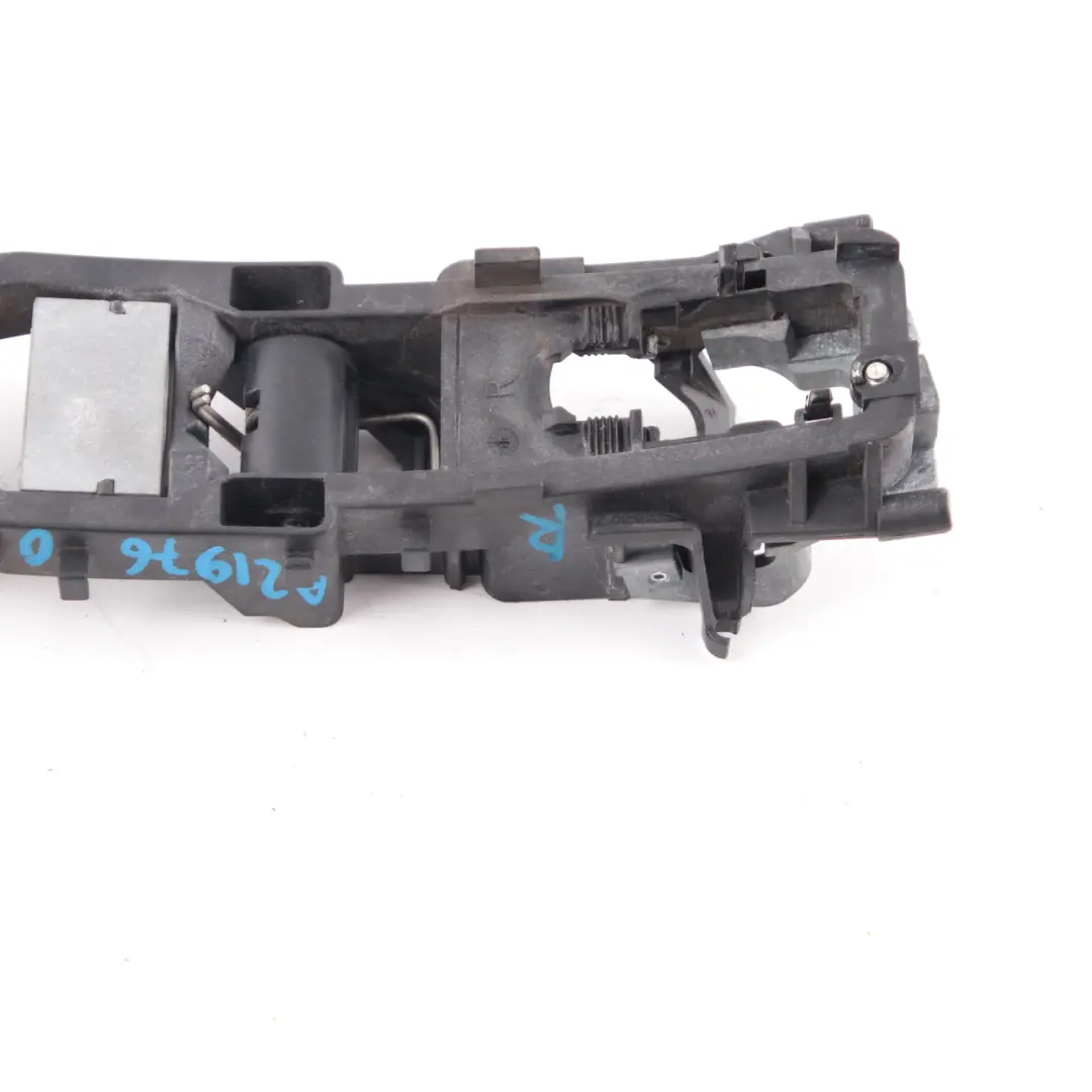 Asidero Base Soporte Puerta Trasera Izquierda A2047601634 para Mercedes W176 con número de pieza A2197600634 Mercedes W176 Asidero Base Soporte Puerta Trasera Izquierda A2047601634 - SKU A2197600634 - Número de pieza A2197600634