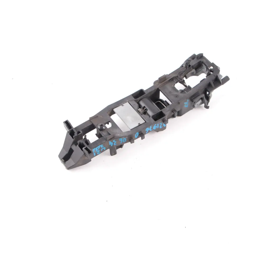 Mercedes W176 Asidero Base Soporte Puerta Trasera Izquierda A2047601634 - SKU A2197600634 - Número de pieza A2197600634