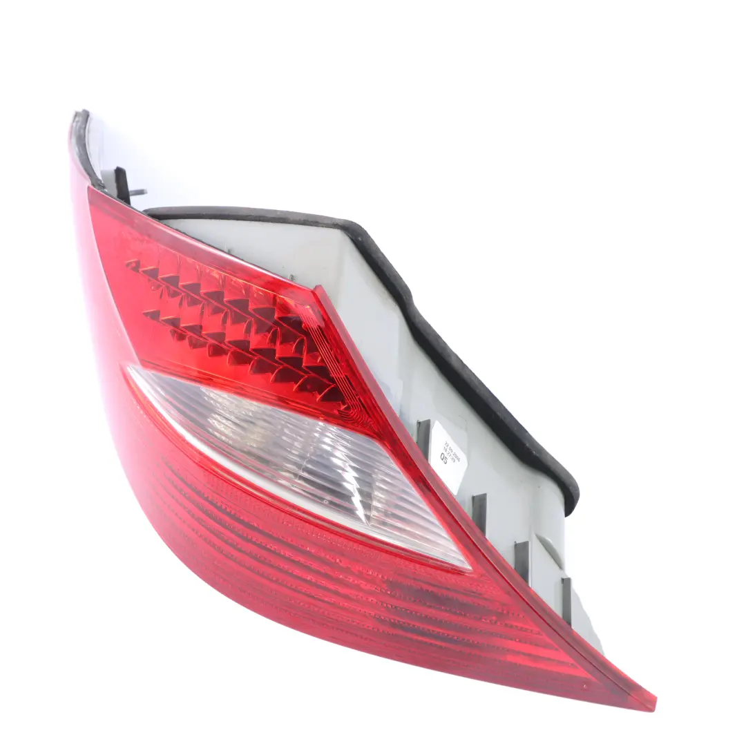 Luz Trasera Izquierda Luz trasera Panel lateral para Mercedes CLS C219 con número de pieza A2198200164 Mercedes CLS C219 Luz Trasera Izquierda Luz trasera Panel lateral - SKU A2198200164 - Número de pieza A2198200164