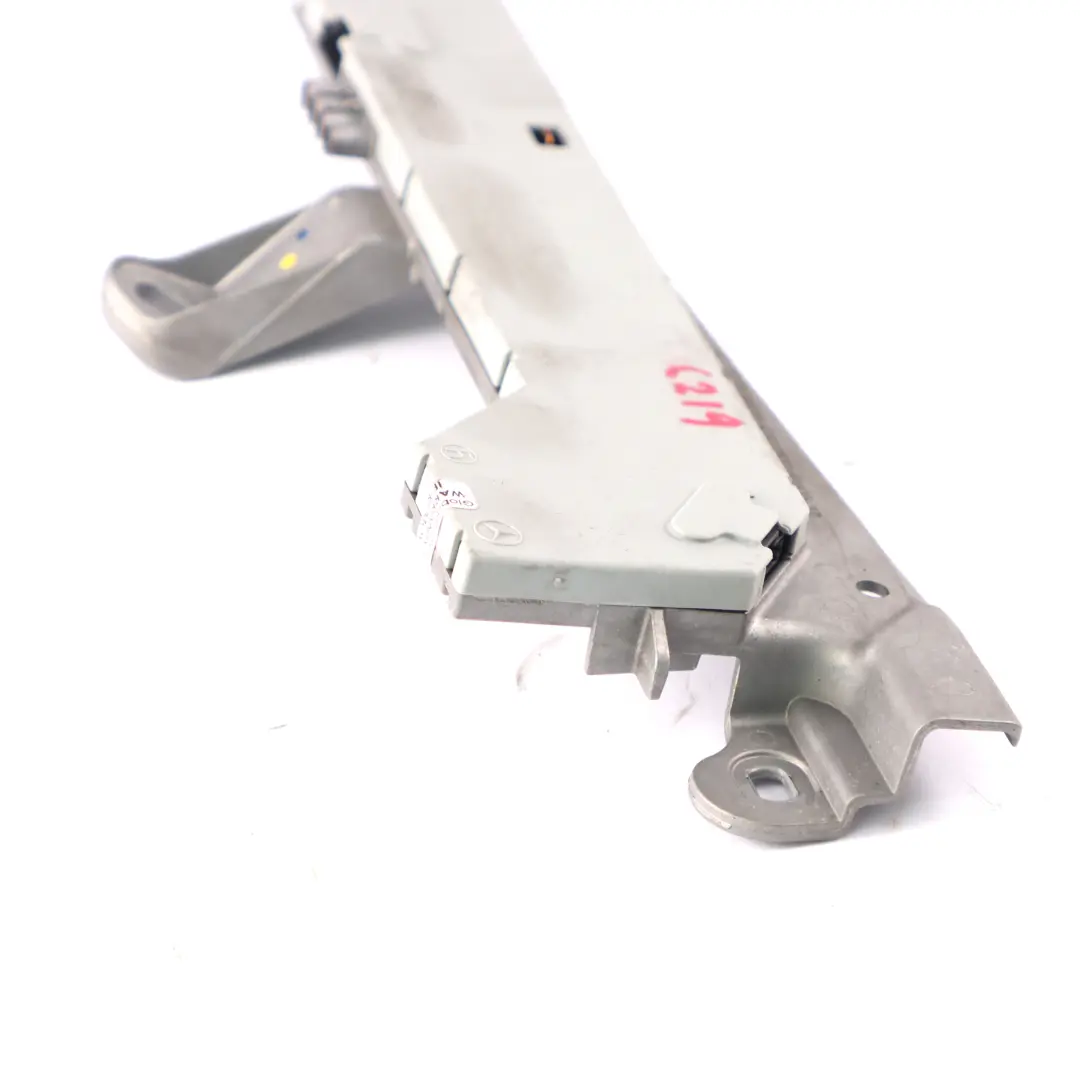 Antenne Amplificateur Mercedes C219 Colonne C gauche Module Radio pour à propos du numéro de pièce A2198200189 Antenne Amplificateur Mercedes C219 Colonne C gauche Module Radio - SKU A2198200189 - Numéro de pièce A2198200189