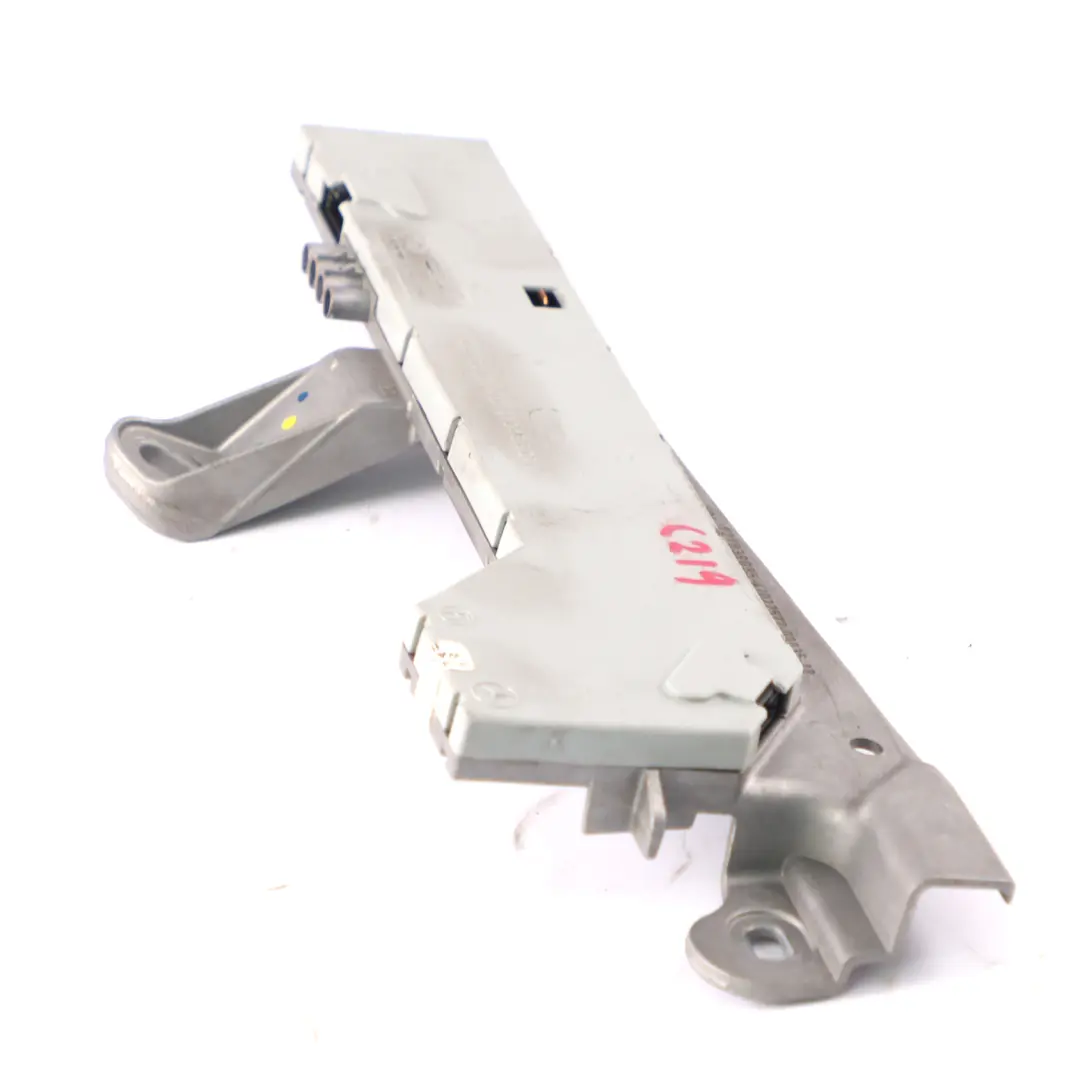 Antenne Amplificateur Mercedes C219 Colonne C gauche Module Radio pour à propos du numéro de pièce A2198200189 Antenne Amplificateur Mercedes C219 Colonne C gauche Module Radio - SKU A2198200189 - Numéro de pièce A2198200189