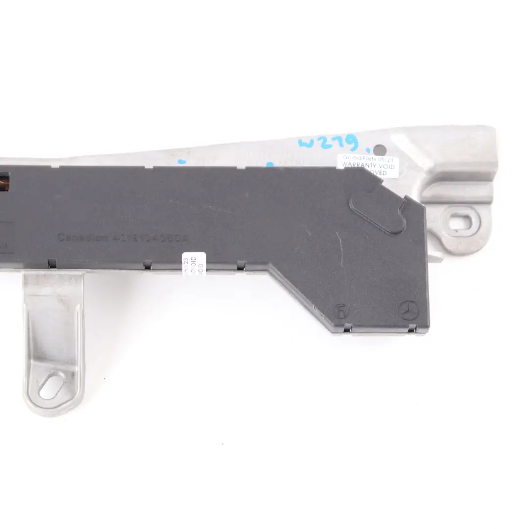 W219 Amplificateur d'antenne Module Unité gauche pour Mercedes CLS à propos du numéro de pièce A2198202889 Mercedes CLS W219 Amplificateur d'antenne Module Unité gauche - SKU A2198202889 - Numéro de pièce A2198202889