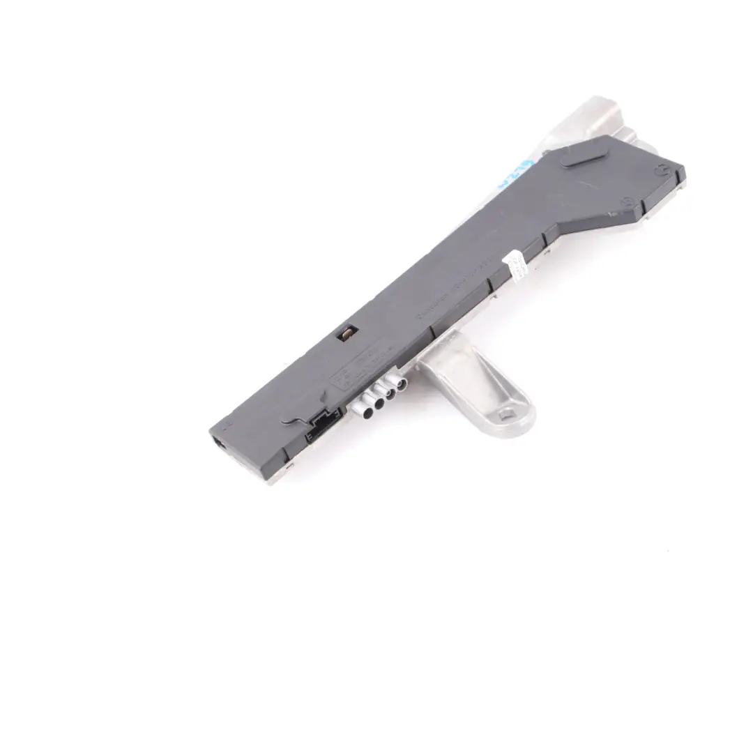 W219 Amplificateur d'antenne Module Unité gauche pour Mercedes CLS à propos du numéro de pièce A2198202889 Mercedes CLS W219 Amplificateur d'antenne Module Unité gauche - SKU A2198202889 - Numéro de pièce A2198202889