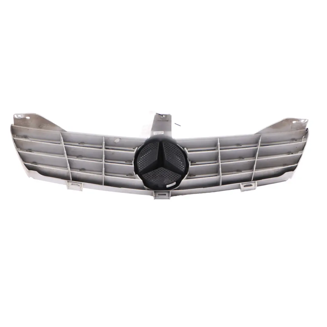 Griglia Anteriore Radiatore Pannello Copertura Argento per Mercedes C219 con numero di parte A2198800083 Mercedes C219 Griglia Anteriore Radiatore Pannello Copertura Argento - SKU A2198800083 - Numero di parte A2198800083