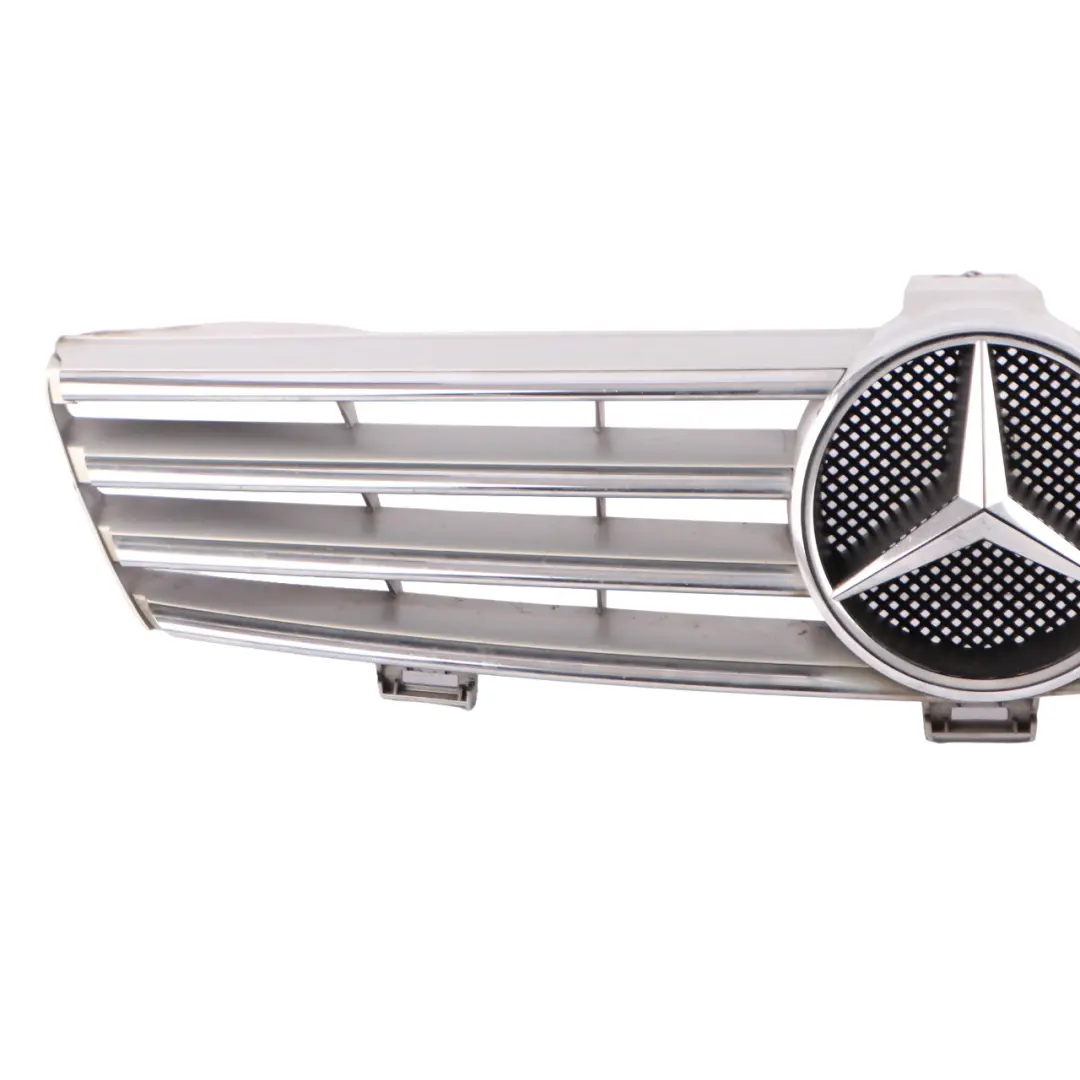 Front Grill Kühlerver Kleidung Abdeckung Silber für Mercedes C219 mit Teilenummer A2198800083 Mercedes C219 Front Grill Kühlerver Kleidung Abdeckung Silber - SKU A2198800083 - Teilenummer A2198800083