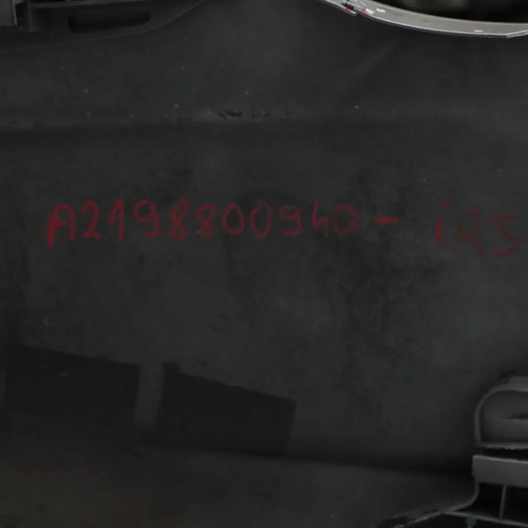 W219 Zderzak Tylny Iridium Silver - 775 do Mercedes o numerze A2198800940 Mercedes W219 Zderzak Tylny Iridium Silver - 775 - SKU A2198800940-IRS - Numer Części A2198800940