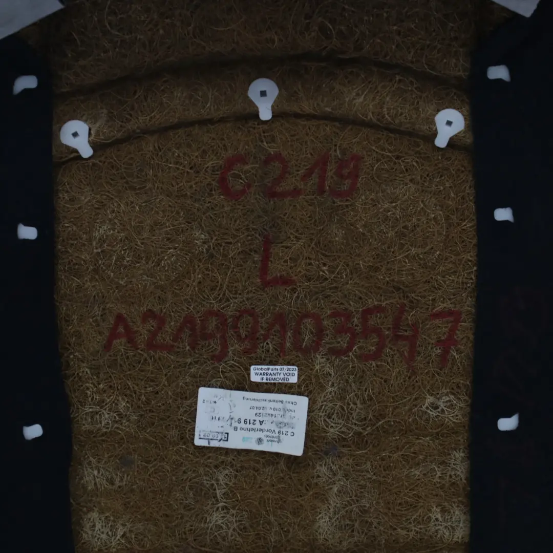 W219 Oparcie Fotela Przód Grzanie Skóra Czarna do Mercedes o numerze A2199103547 Mercedes W219 Oparcie Fotela Przód Grzanie Skóra Czarna - SKU A2199103547 - Numer Części A2199103547