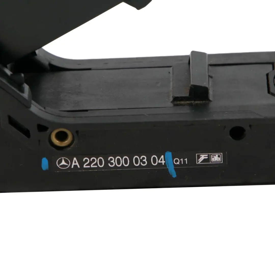 Gaspedal für Mercedes W220 W221 mit Teilenummer A2203000304 Mercedes W220 W221 Gaspedal - SKU A2203000304 - Teilenummer A2203000304
