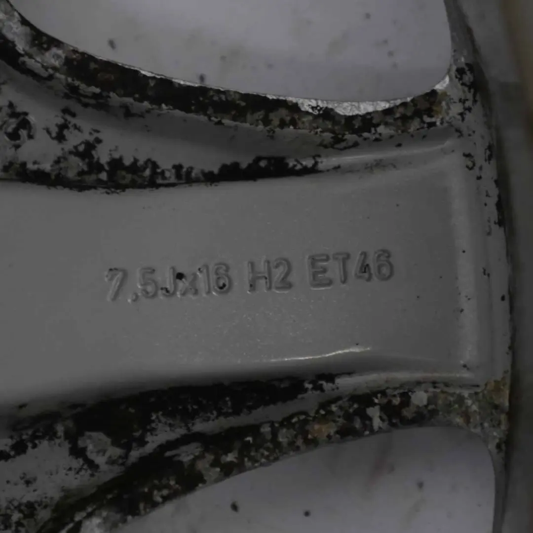 Cerchio in lega a 7 razze 16" 7,5J ET:46 per Mercedes W220 con numero di parte A2204012302 Mercedes W220 Cerchio in lega a 7 razze 16" 7,5J ET:46 - SKU A2204012302-2 - Numero di parte A2204012302