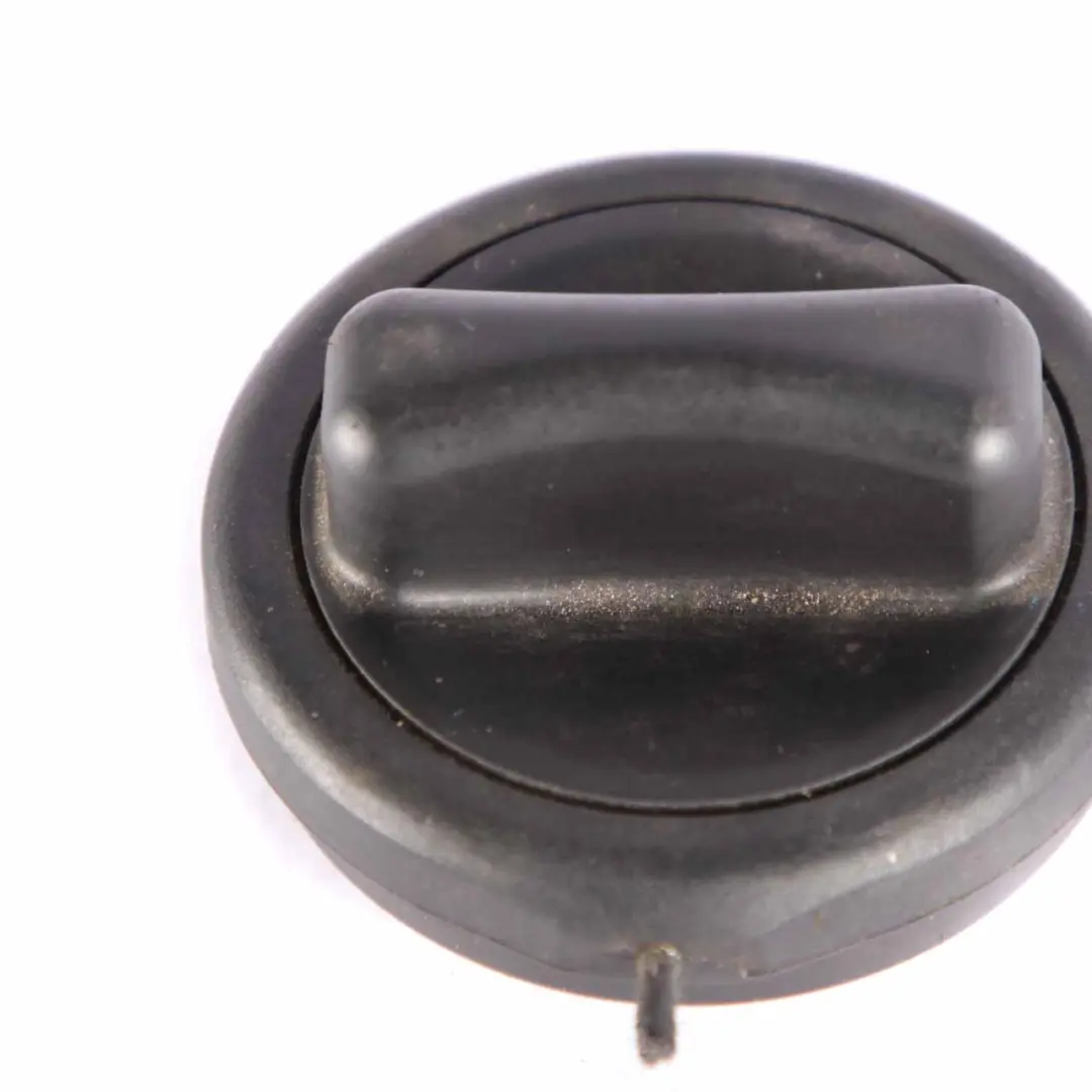 Mercedes W169 W211 Tapa del deposito De combustible Negro - SKU A2204700705 - Número de pieza A2204700705
