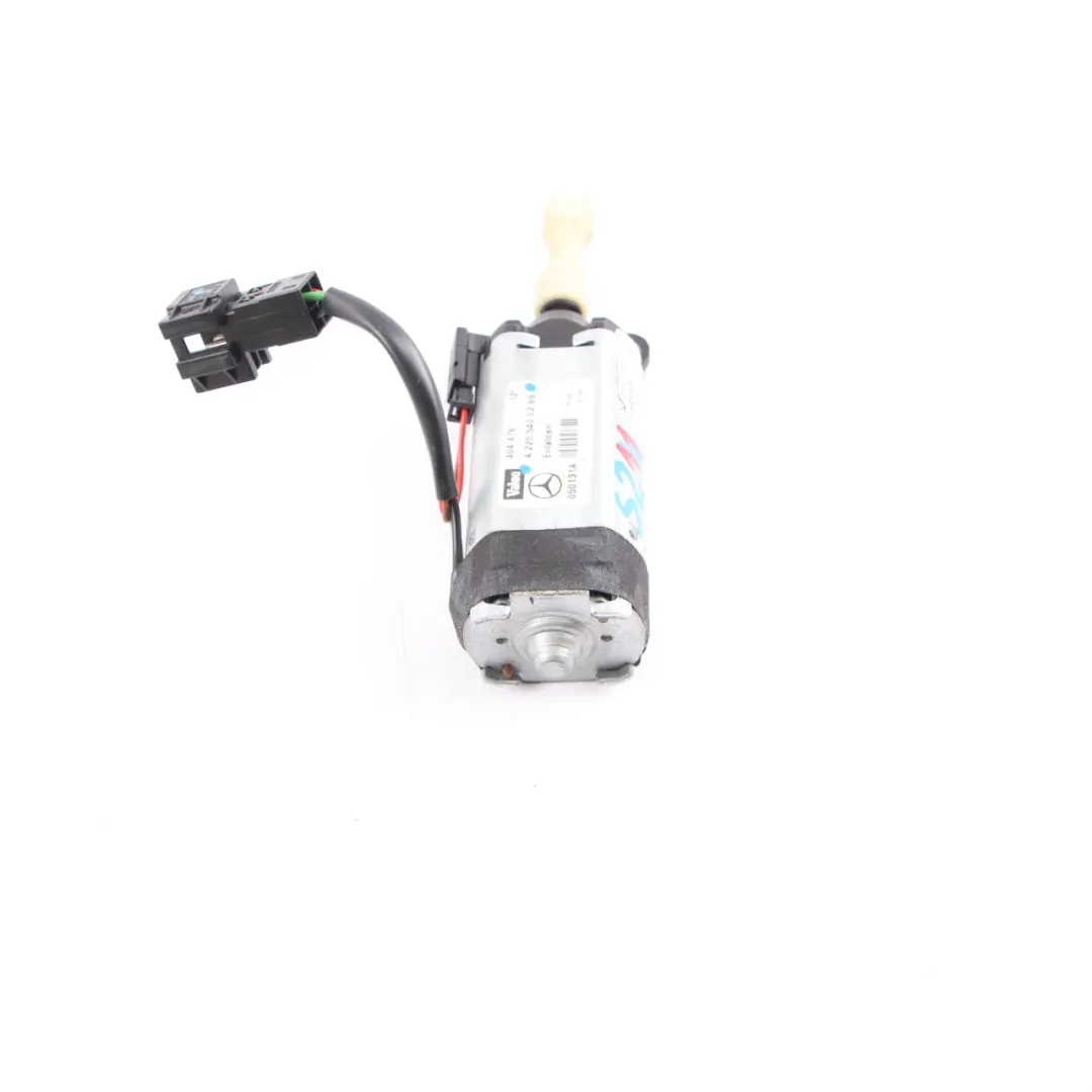 Steering Column Motor Adjustment Drive Unit to Mercedes W203 W209 W211 with Part number A2205400288 Mercedes W203 W209 W211 Steering Column Motor Adjustment Drive Unit - SKU A2205400288 - Part number A2205400288