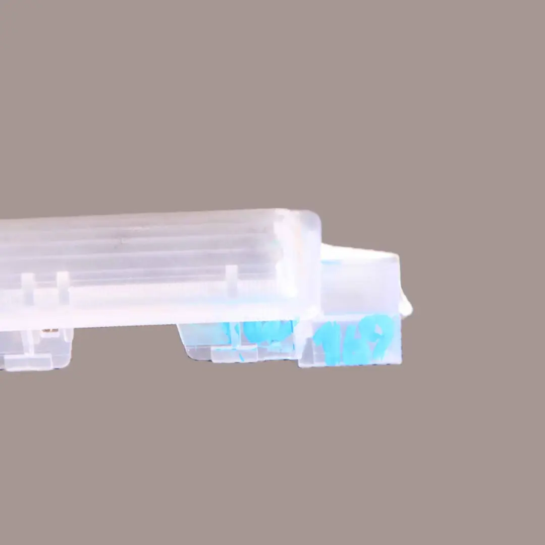 Luce Interna Lampada Bagagliaio Coperchio Destro per Mercedes W169 W220 con numero di parte A2208201901 Mercedes W169 W220 Luce Interna Lampada Bagagliaio Coperchio Destro - SKU A2208201901 - Numero di parte A2208201901