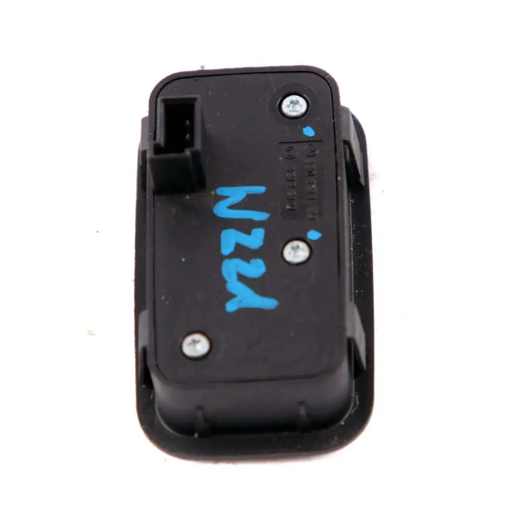 Mercedes W221 Bouton de fermeture du hayon arrière - SKU A2208211479 - Numéro de pièce A2208211479