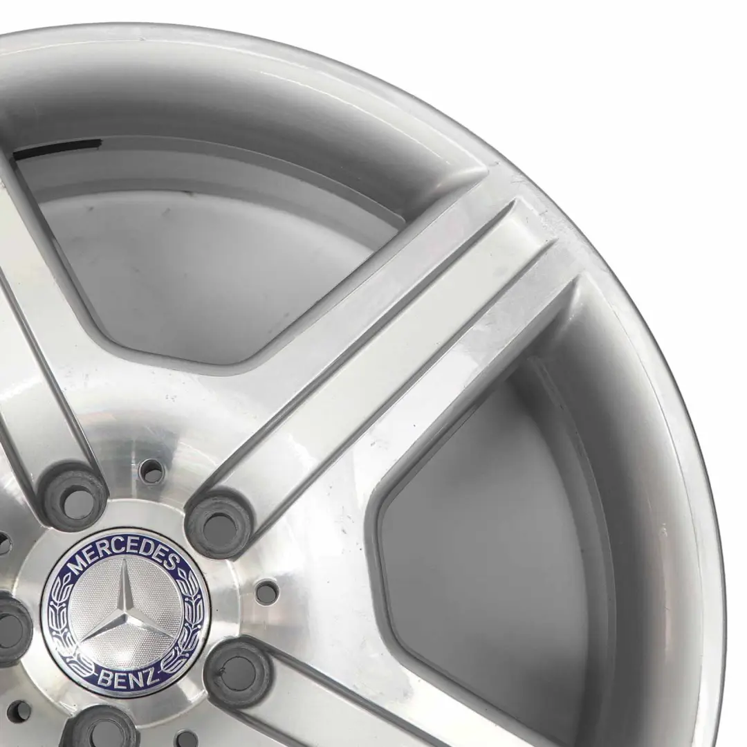 Silberne Leichtmetallfelge 19" 8,5J ET:43 für Mercedes W221 AMG mit Teilenummer A2214012602 Mercedes W221 AMG Silberne Leichtmetallfelge 19" 8,5J ET:43 - SKU A2214012602-1 - Teilenummer A2214012602