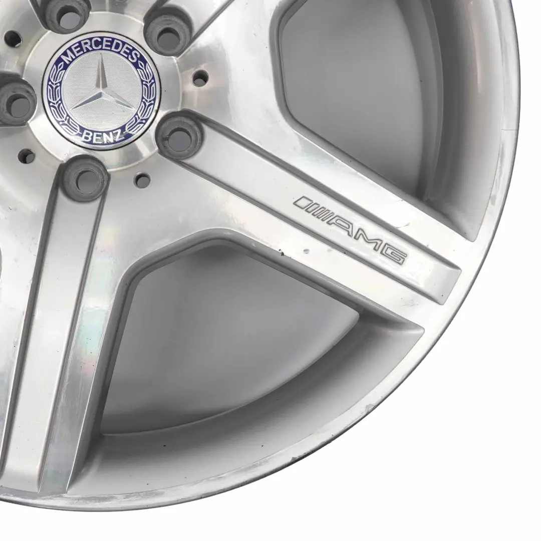 Silberne Leichtmetallfelge 19" 8,5J ET:43 für Mercedes W221 AMG mit Teilenummer A2214012602 Mercedes W221 AMG Silberne Leichtmetallfelge 19" 8,5J ET:43 - SKU A2214012602-1 - Teilenummer A2214012602